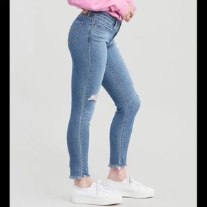 NWT Levi’s 711 Skinny Ankle jeans size 4 (27)